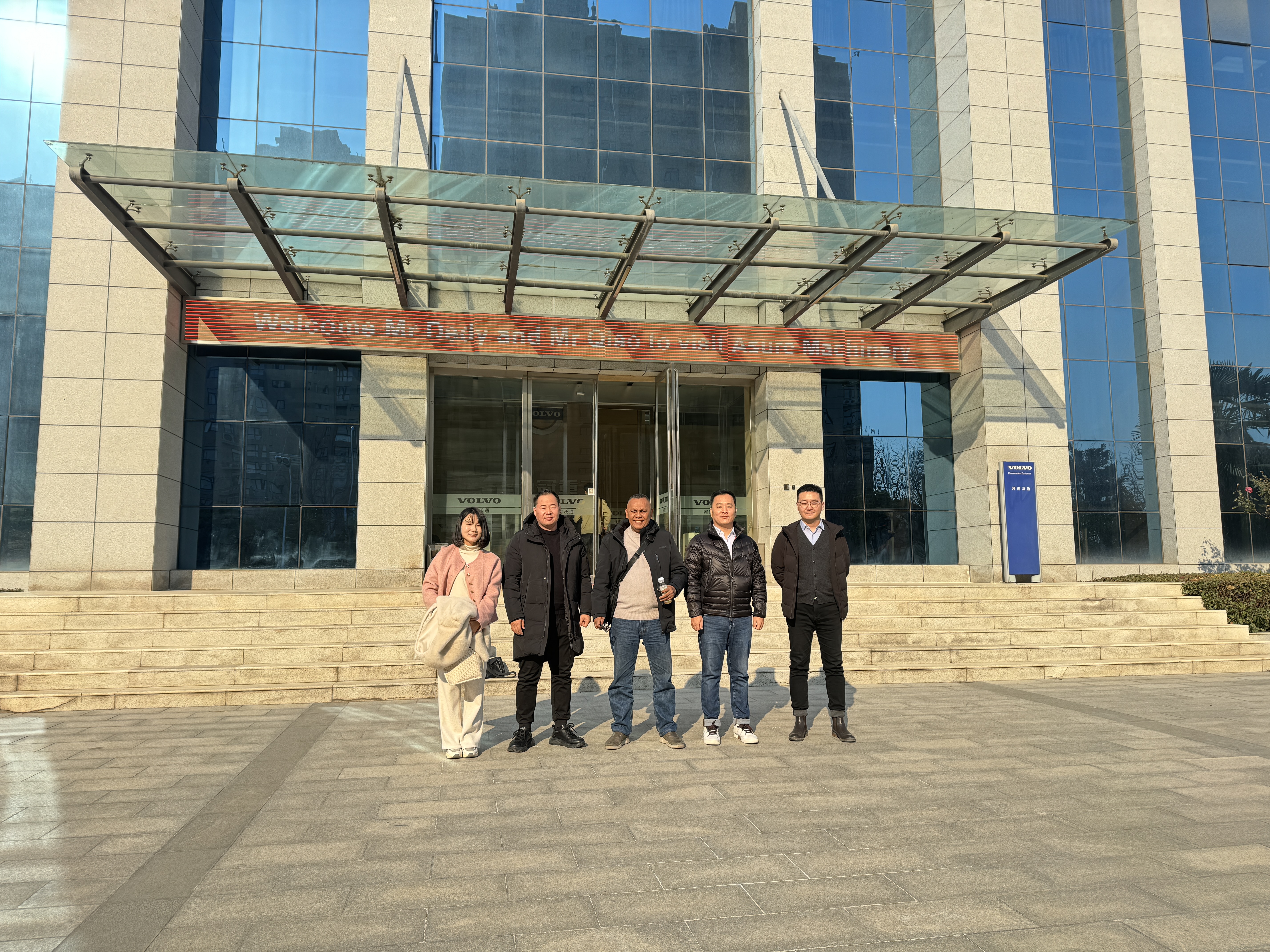 A Indonesian customer successfully placed an order for Komatsu excavator machines with the Henan ASU